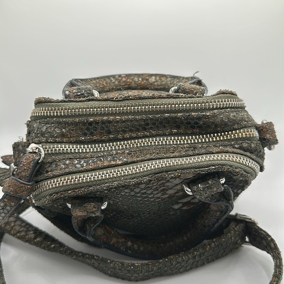 Green vegan animal snake skin mini crossbody purse - Picture 6 of 9